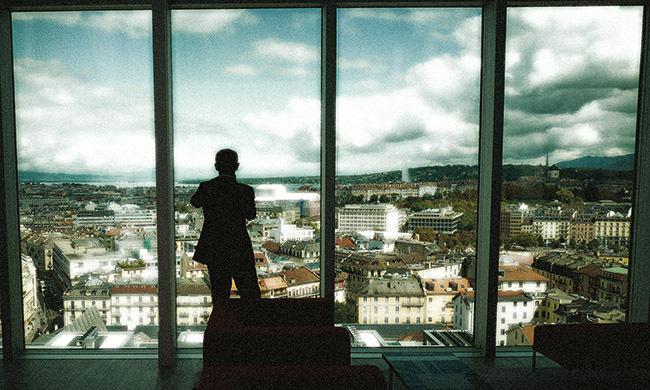 Bordelais domicilié à Genève, la victime présumée estime le préjudice final à plusieurs dizaines de millions de francs.