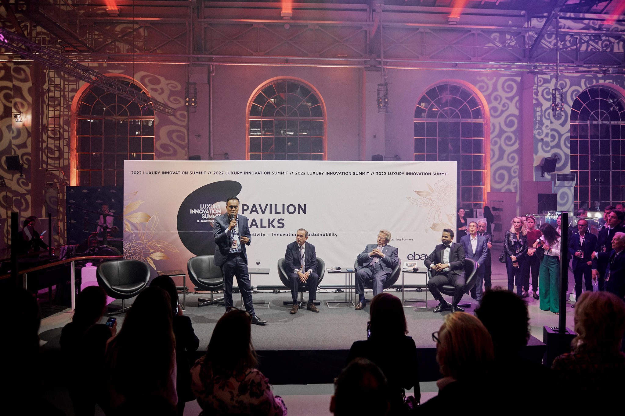 Le programme de conférences portait sur l’innovation dans le luxe, les enjeux de la durabilité et de l’économie circulaire, ainsi que du private equity et du venture capital.
