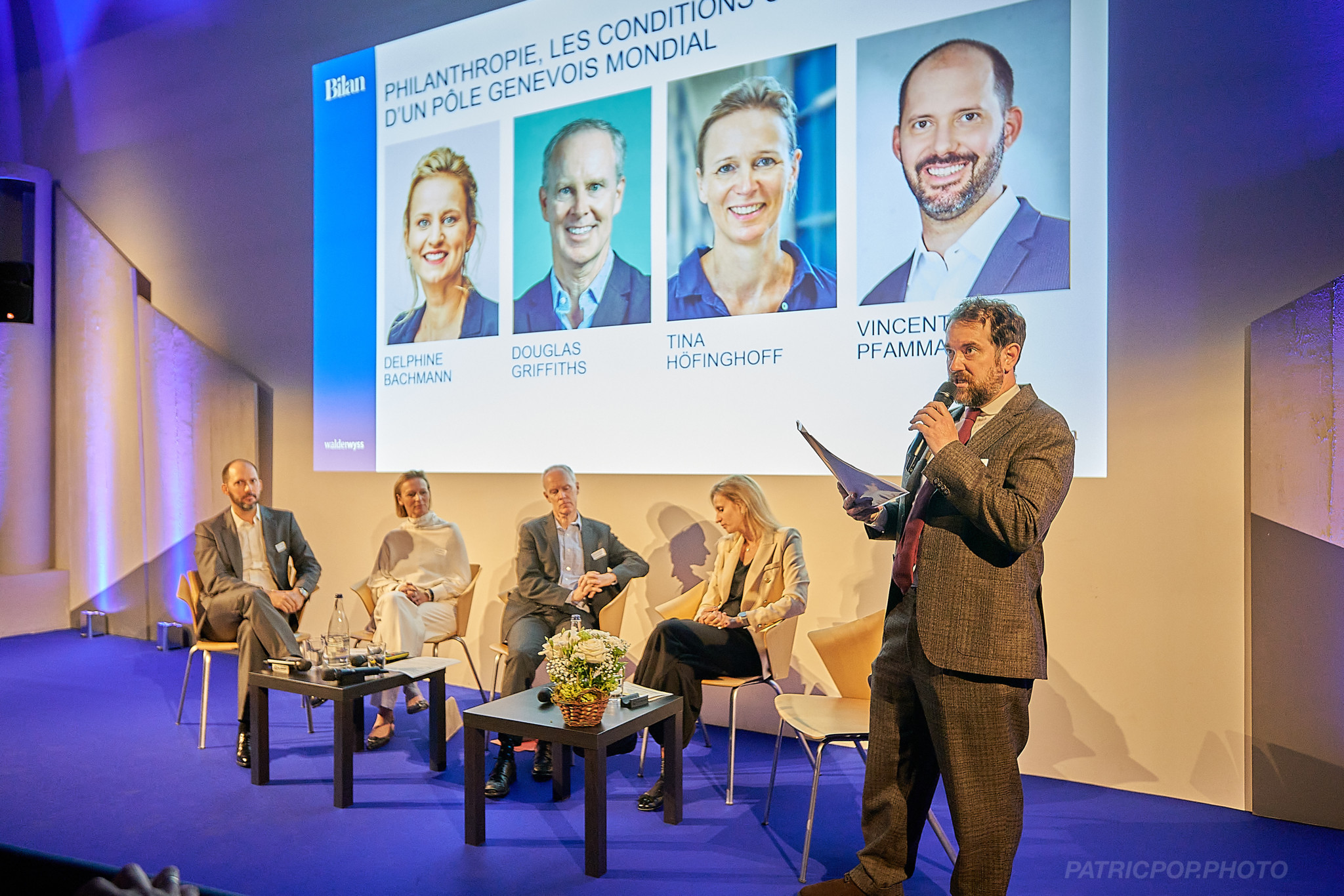 Conférence sur la philanthropie genevoise avec Delphine Bachmann, Douglas Griffiths, Tina Höfinghoff et Vincent Pfammatter sur scène